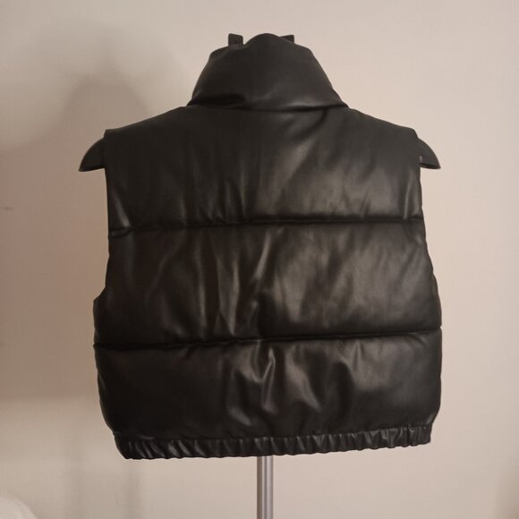 ZARA Gorpcore Black Faux Leather Crop Puffer Vest Women’s XS Streetwear EUC - Picture 14 of 15